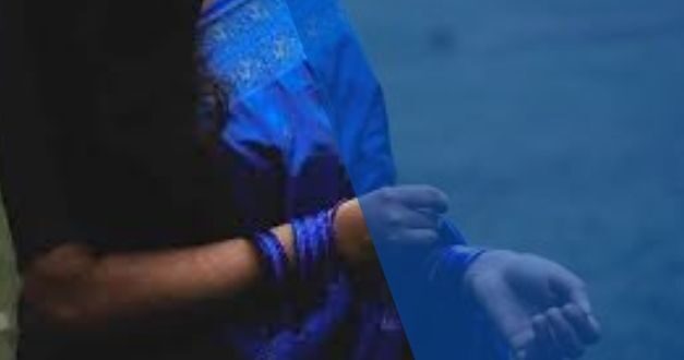 দমবন্ধ হয়ে আসে