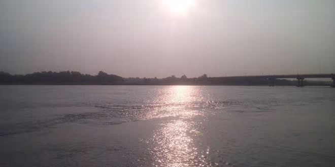 বুকের ভিতর গল্প বলা নদী